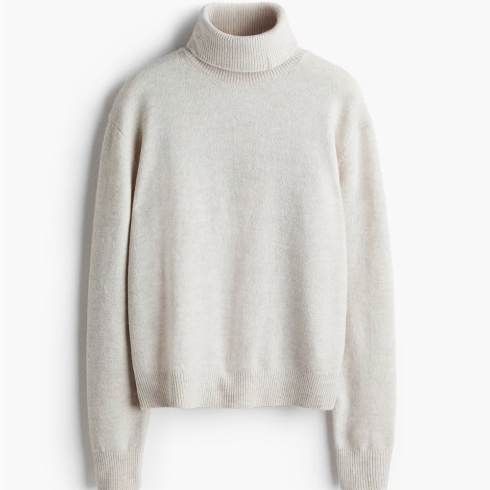 H&M NWT Women's Cream Turtleneck Sweater